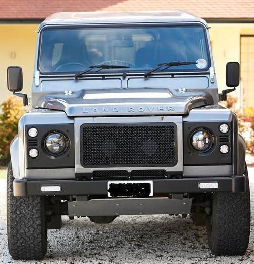 Zunsport Front BLACK Full Grille Set to fit LR Defender 07 On