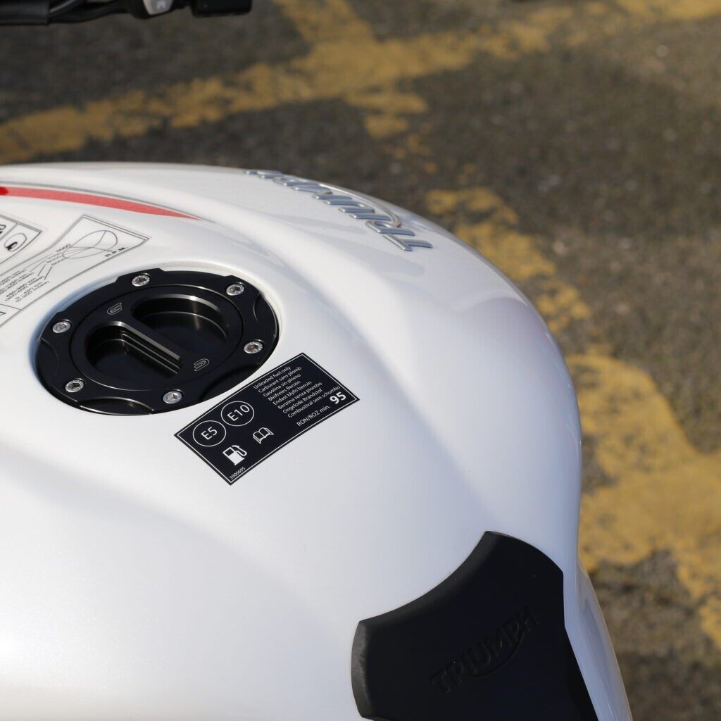Triumph Tiger Explorer, XC, XR billet aluminium Fuel Cap Kit Oberon